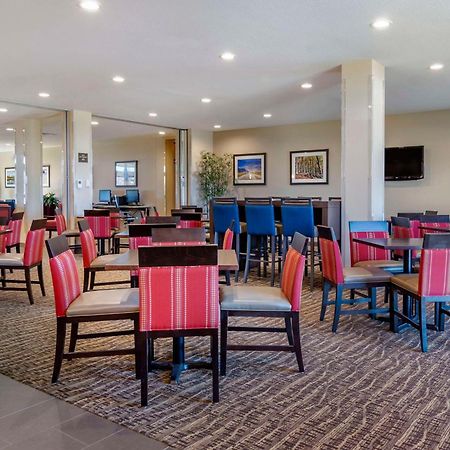 คอมฟอร์ต สวีตส์ แอร์พอร์ต Hotel เฮเลนา ภายนอก รูปภาพ
