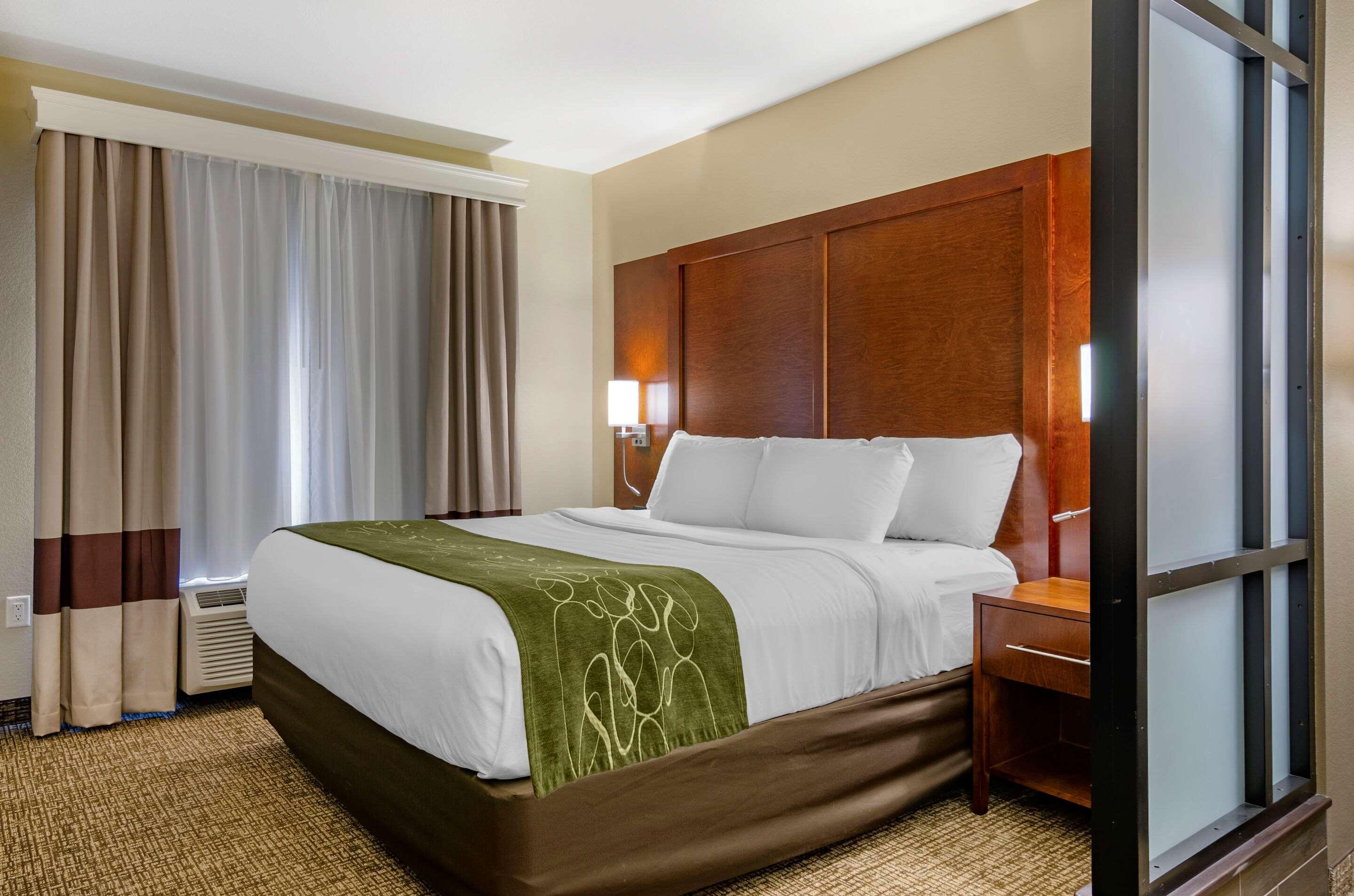 คอมฟอร์ต สวีตส์ แอร์พอร์ต Hotel เฮเลนา ภายนอก รูปภาพ