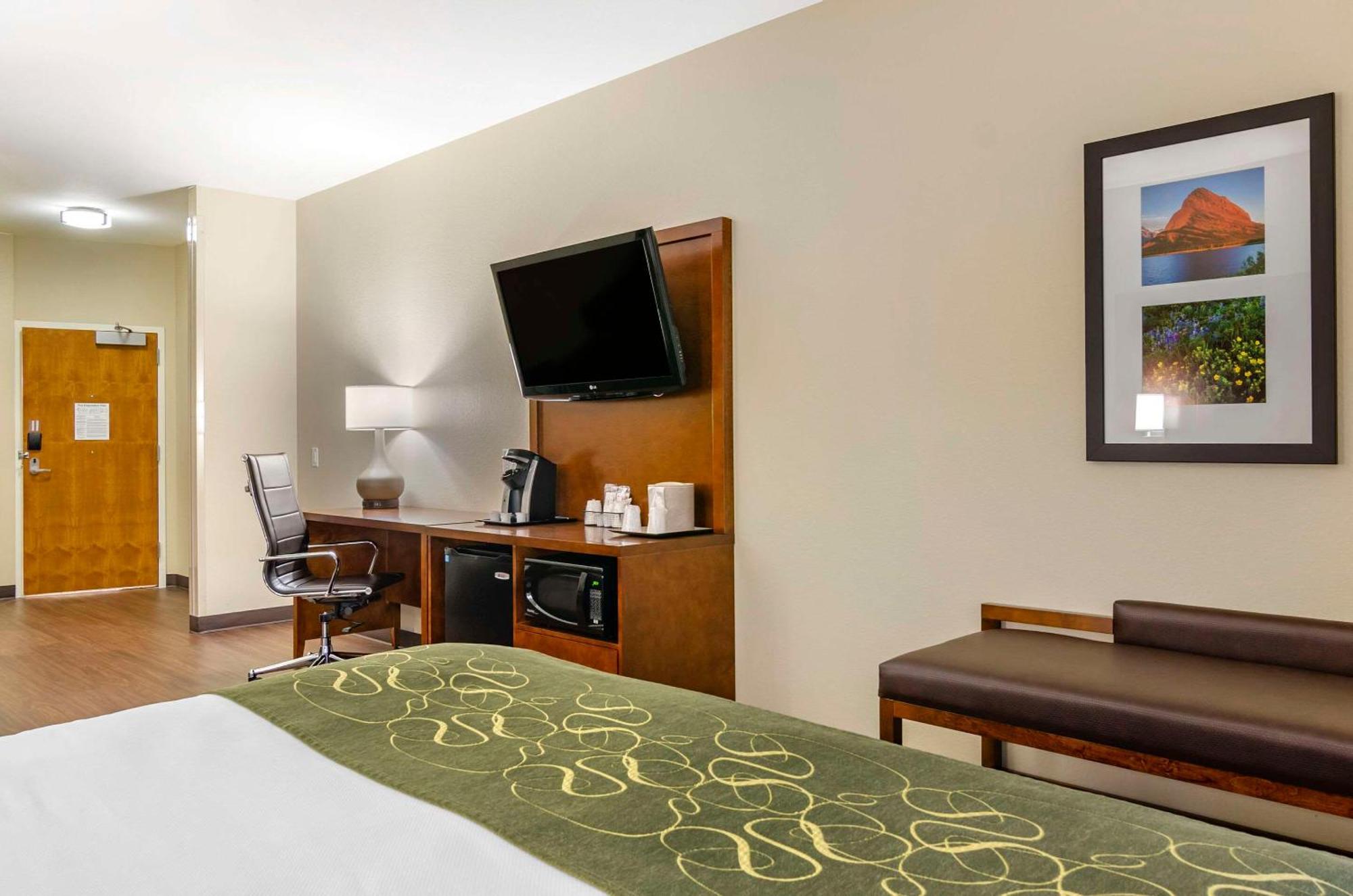 คอมฟอร์ต สวีตส์ แอร์พอร์ต Hotel เฮเลนา ภายนอก รูปภาพ