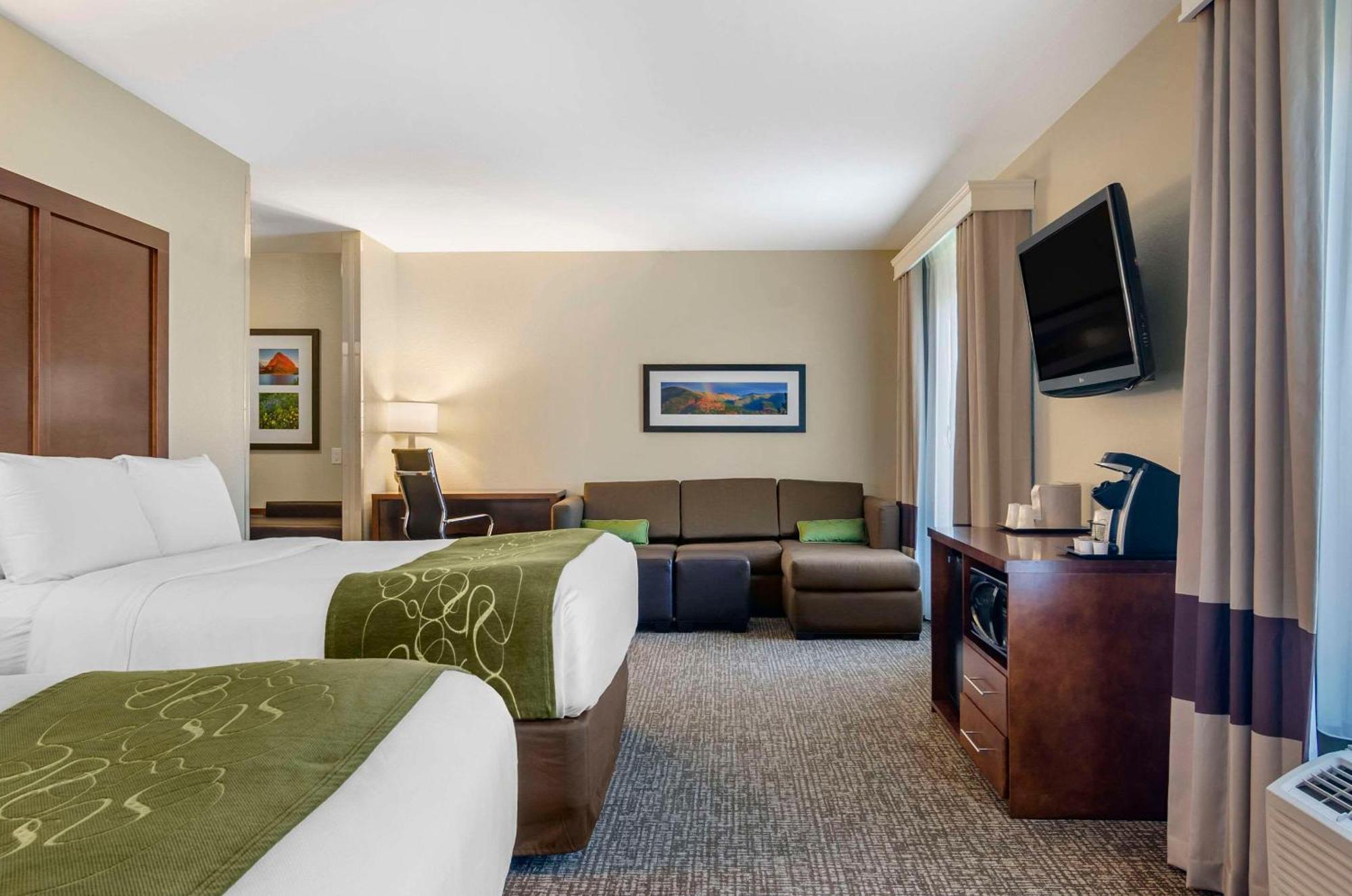 คอมฟอร์ต สวีตส์ แอร์พอร์ต Hotel เฮเลนา ภายนอก รูปภาพ