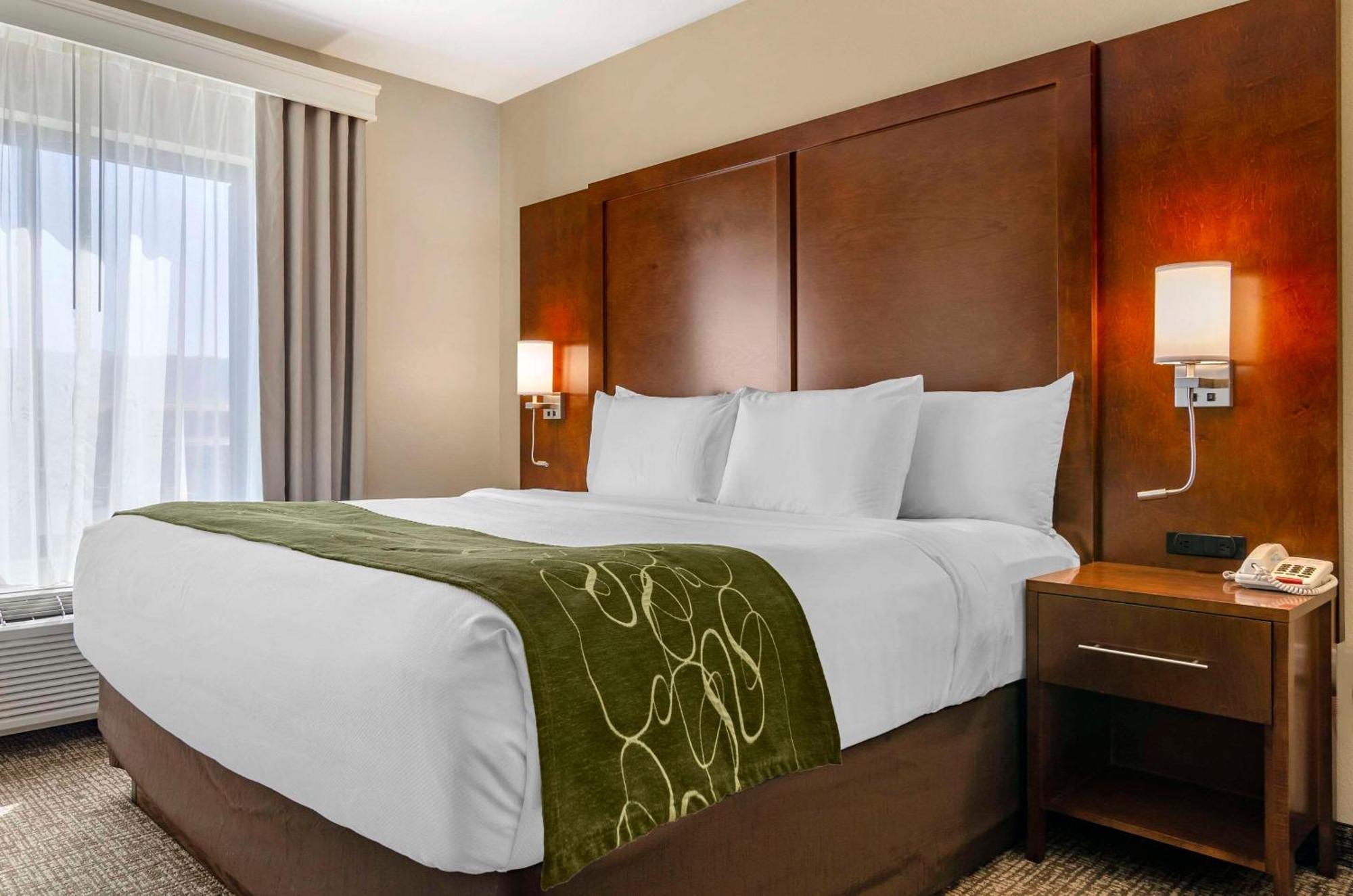 คอมฟอร์ต สวีตส์ แอร์พอร์ต Hotel เฮเลนา ภายนอก รูปภาพ