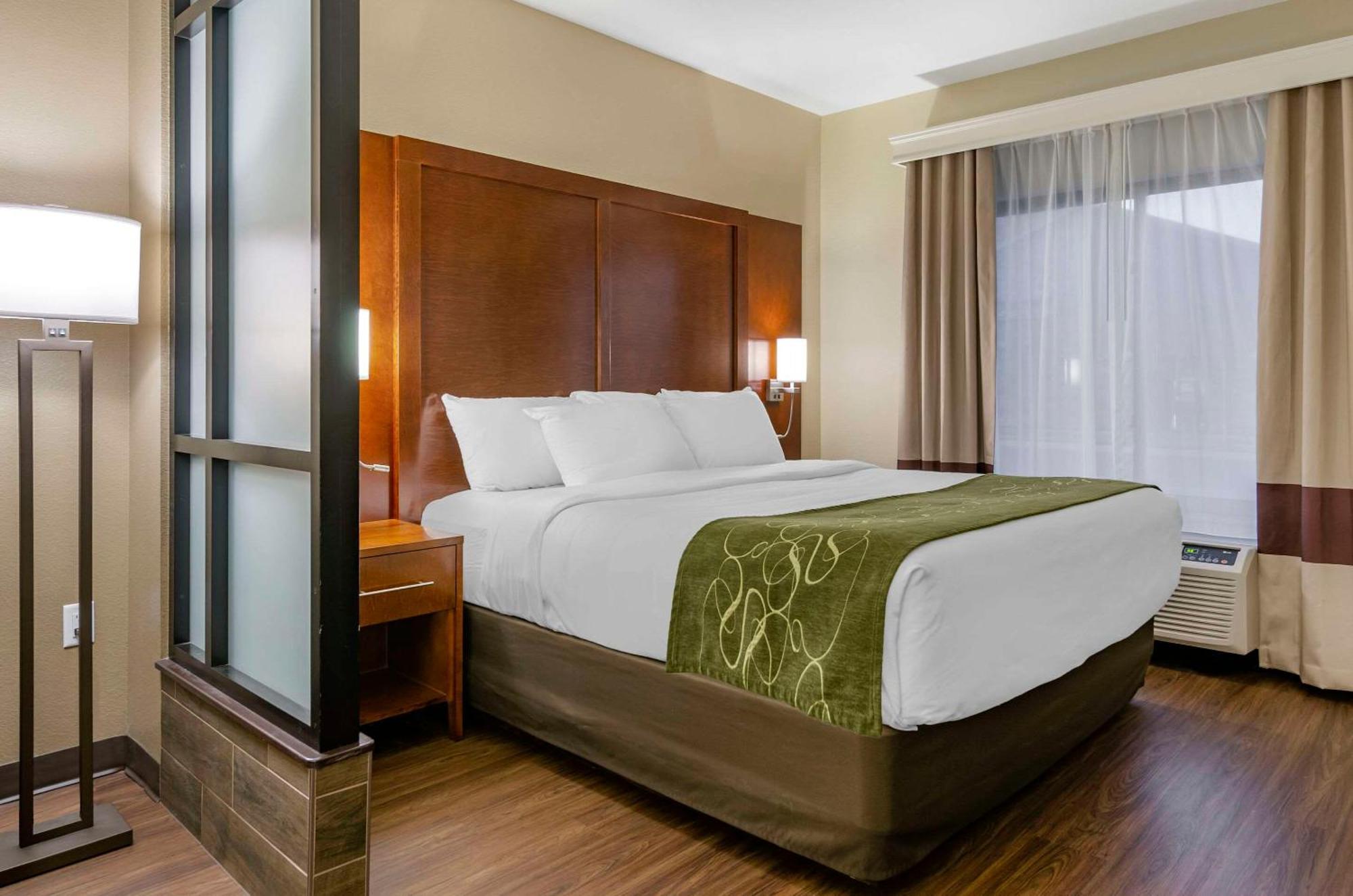 คอมฟอร์ต สวีตส์ แอร์พอร์ต Hotel เฮเลนา ภายนอก รูปภาพ