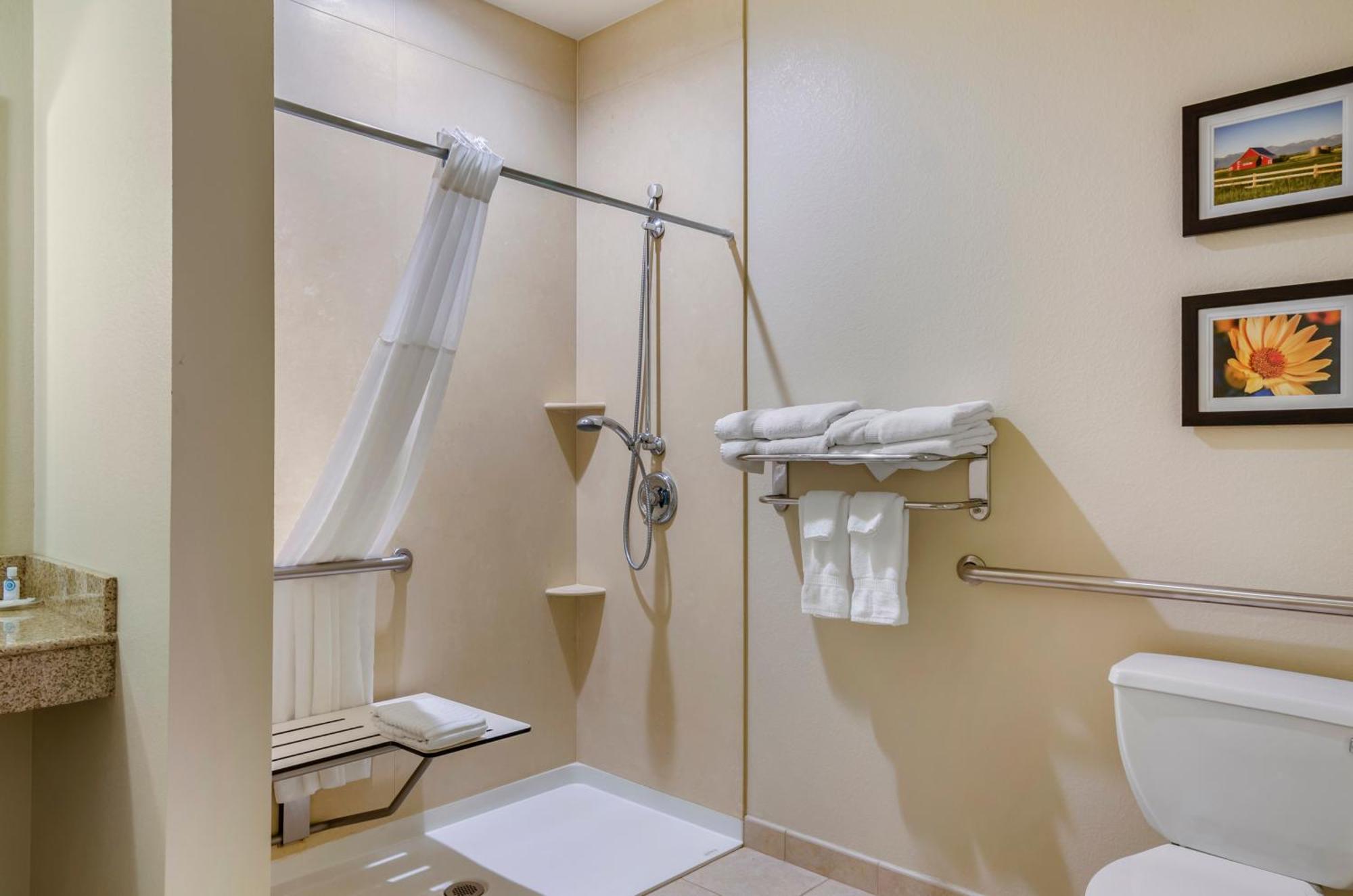 คอมฟอร์ต สวีตส์ แอร์พอร์ต Hotel เฮเลนา ภายนอก รูปภาพ